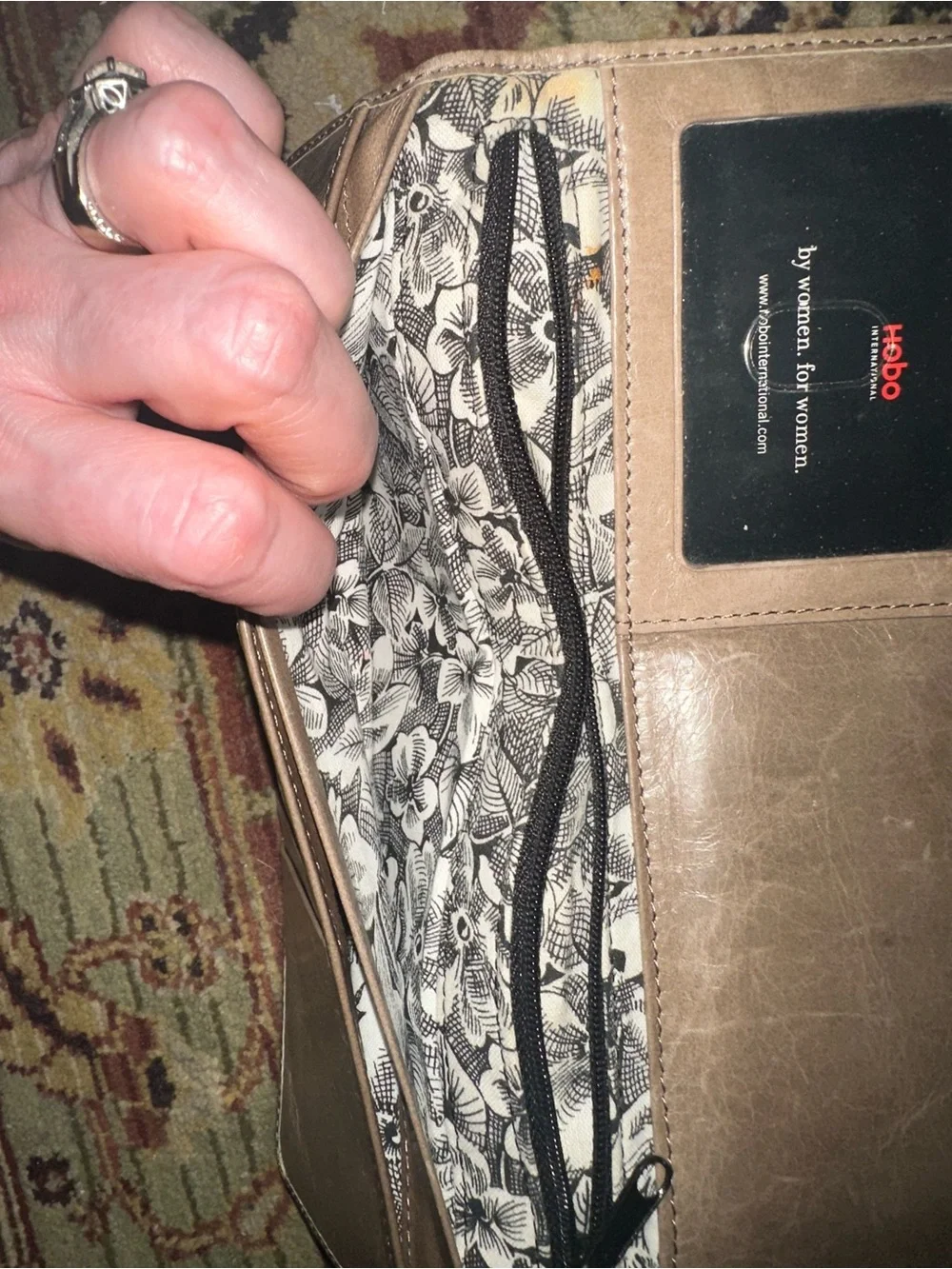 HOBO International Leather Wallet Taupe Zip Around Organizer Distressed classic